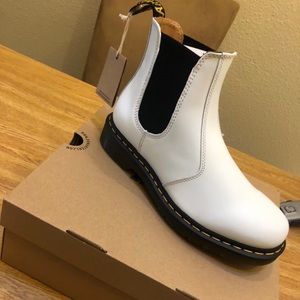 2976 YELLOW STITCH SMOOTH LEATHER CHELSEA BOOTS